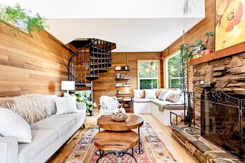 Stylish Neahkahnie Cabin with a Stunning Seaview!