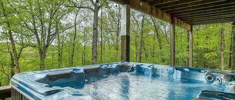 Outdoor spa tub