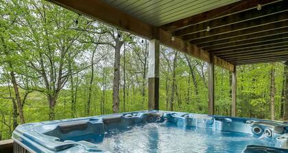 Velo Vista 5 BR Lake View Retreat, king beds, hot tub, game room, bike friendly