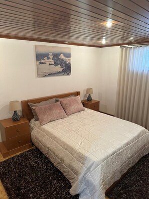 2 chambres, fer et planche à repasser, Wi-Fi gratuit, draps fournis