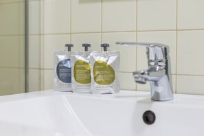 Apartment | Bathroom - Liiiving - Urban Retreat Apartment (Porto)