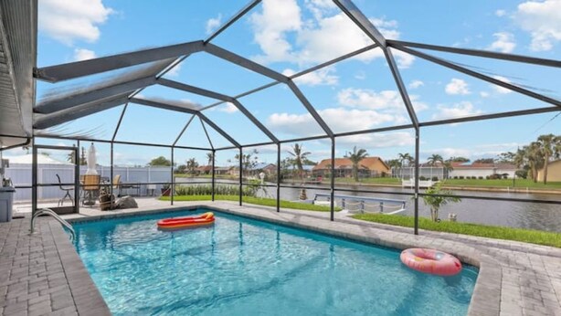 A covered swimming pool with a view of the surrounding area. - Villa Carmen (Cape Coral)