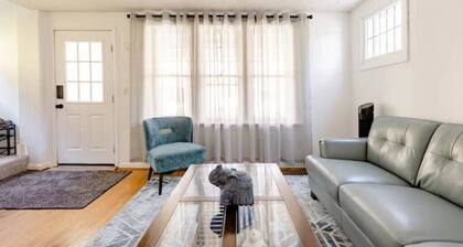 Entire house in a vibrant neighborhood - 3 Beds