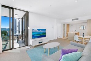Living area - Brilliant Q. Condo@Key Spot n. Beach & everything (Broadbeach)