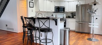3BR, Sleeps 6, Onsite Parking & Gym Access

