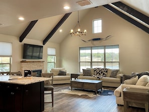 Smart TV, fireplace