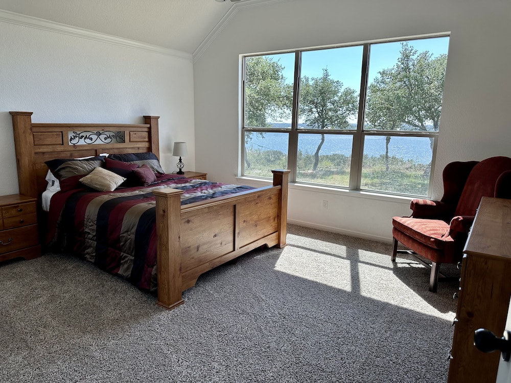 Private Home With Amazing Lake Views Just Minutes From Downtown