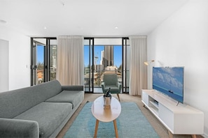 Living area - Prime Q. Residence @ key location near the Beach🏝 (Broadbeach)