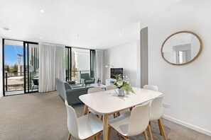 Interior - Prime Q. Residence @ key location near the Beach🏝 (Broadbeach)