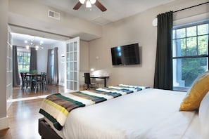 3 Schlafzimmer, Schreibtisch, Bügeleisen/Bügelbrett, Reisekinderbett