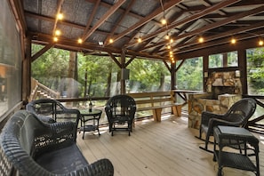 Terrace/patio - Rushing River Lodge Toccoa Fishing Tubing Trails (Blue Ridge)