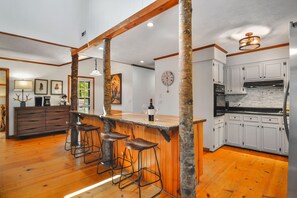 冰箱、微波炉、烤箱、炉灶