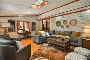 Interior - Rushing River Lodge Toccoa Fishing Tubing Trails (Blue Ridge)