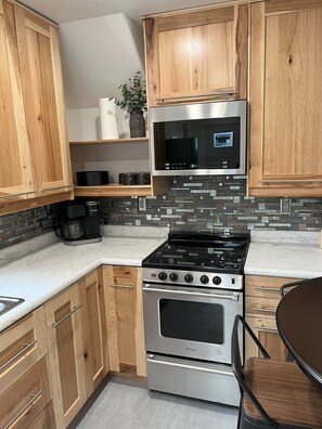 Private kitchen - The Oakes Isle - with Hot tub! (Oakes)