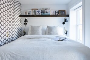 2 Schlafzimmer, Schreibtisch, Bügeleisen/Bügelbrett, Reisekinderbett