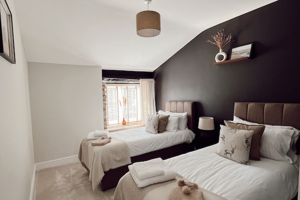 2 quartos, ferros/tábuas de passar roupa, Wi-Fi, roupa de cama