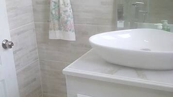 Asciugamani, sapone, carta igienica