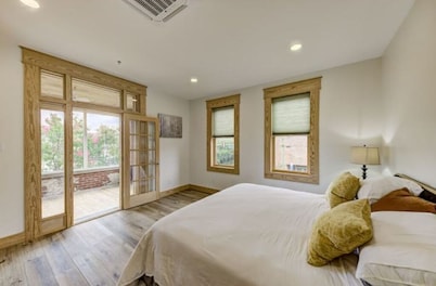 Spacious and Updated Living in Downtown Vicksburg!