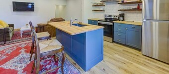 Spacious, Cozy, and Updated Downtown Apartment!