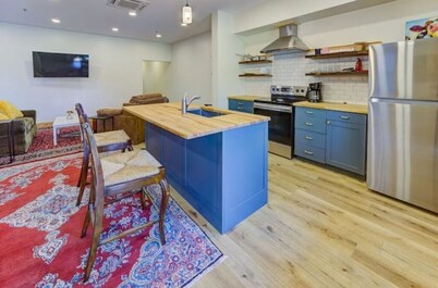 Spacious, Cozy, and Updated Downtown Apartment!