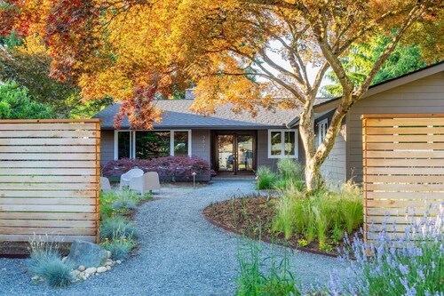 *NEW* The Garden House - quiet neighborhood home
