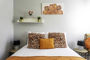 Basic Apartment, Multiple Beds - Chic High Spec Apartment Near Central London (London)