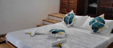 2 bedrooms, desk, iron/ironing board, travel crib