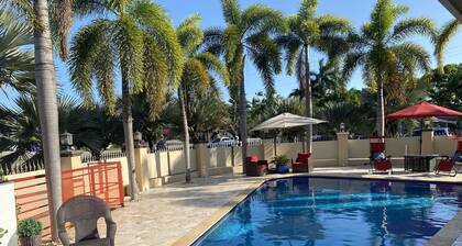 GuestHome 5 minutes from Miami Airport with Heated Pool