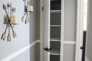 Interior - Cozy 3BR/2BA Home Near Bryant-Denny Stadium - Sleeps 7 (Northport)