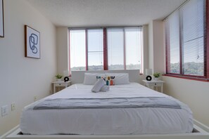 Leilighet – deluxe | 2 soverom, skrivebord, blendingsgardiner og strykejern/-brett