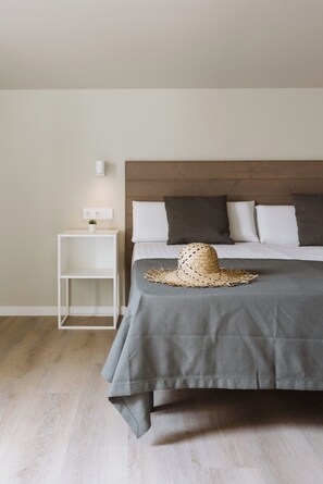 エコノミー ダブルルーム | デスク、防音設備、WiFi (無料)