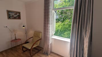 1 habitación, decoración personalizada y muebles diferentes