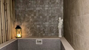 Hair dryer, bidet, towels, toilet paper