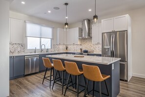 Fridge, microwave, oven, stovetop - Brand new modern duplex with garage, BBQ, hot tub, media room, foosball table (Silver Star Mountain)