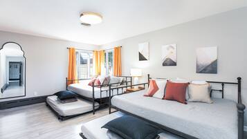 3 soverom, skrivebord, strykejern/-brett og wi-fi (inkludert)