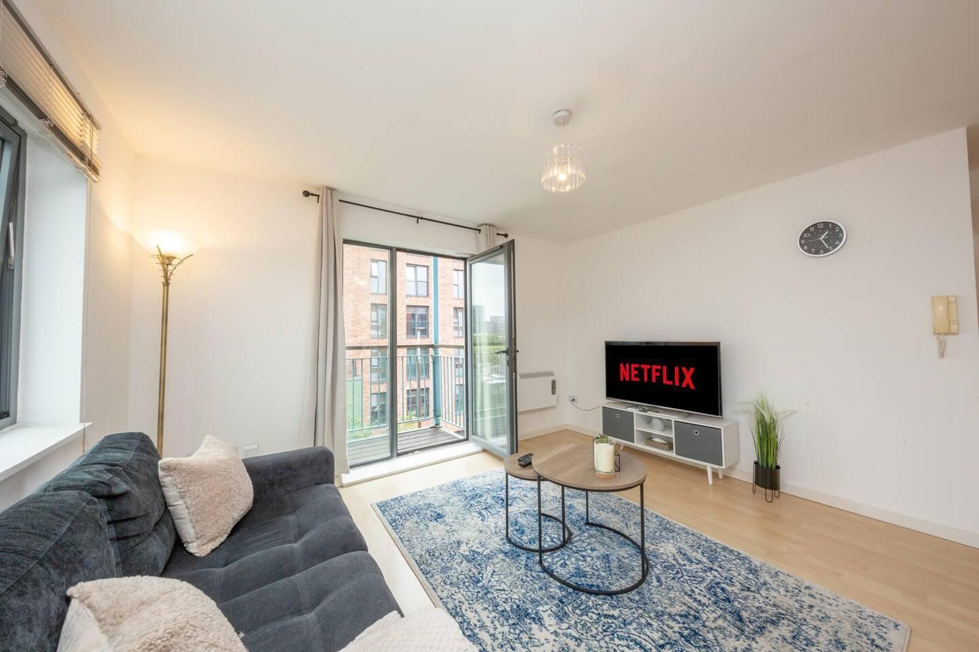 Apartment, 1 Queen Bed | Living area