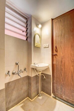 Habitació doble Comfort | Bany | Articles de tocador gratuïts 