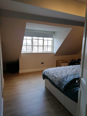 3 soverom, strykejern/-brett, wi-fi og sengetøy