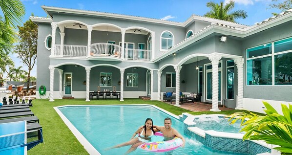 Een verwarmd zwembad