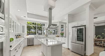 Luxury Resort / Near Airport, Pool, Jacuzzi, Games