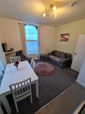 Living area - Farina No6, Sea view apartment sleeping 4 guests (Bridlington)