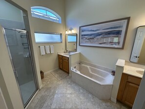 Toallas y papel de baño 