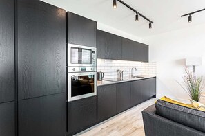 Apartment | Private kitchen - Icon Tower Flat VI (London)