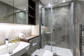 Bathroom - Icon Tower Flat III (London)