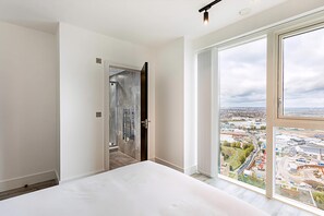 Apartment | 2 bedrooms, free WiFi - Icon Tower Flat III (London)