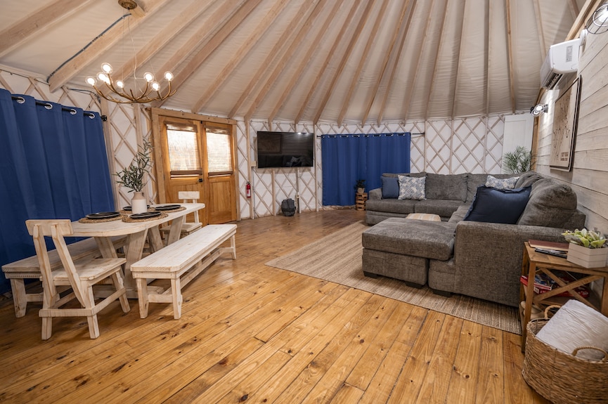 Blue Jay Yurt/private Hot Tub/cold A/c!! /River Access/close To Town! - Bandera, TX