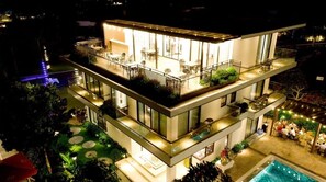 7 bedrooms, Egyptian cotton sheets, premium bedding, Select Comfort beds