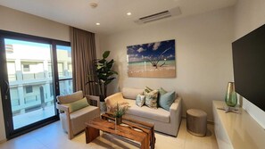 Smart TV - Wariruri 2-Bedroom Condo Suite Aruba - with Oversized pool (Noord)