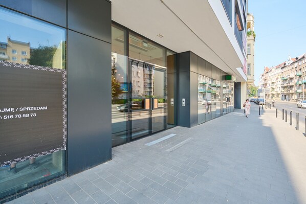 Exterior - Modern Apartment in Wroclaw by Renters (Wroclaw)