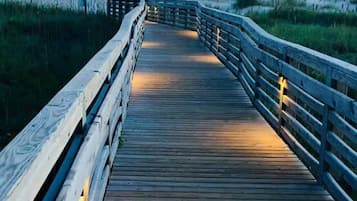 Plage, chaises longues, serviettes de plage